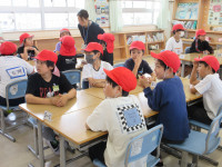 ４